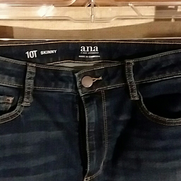 Dark wash a.n.a Skinny Jeans - Picture 2 of 4